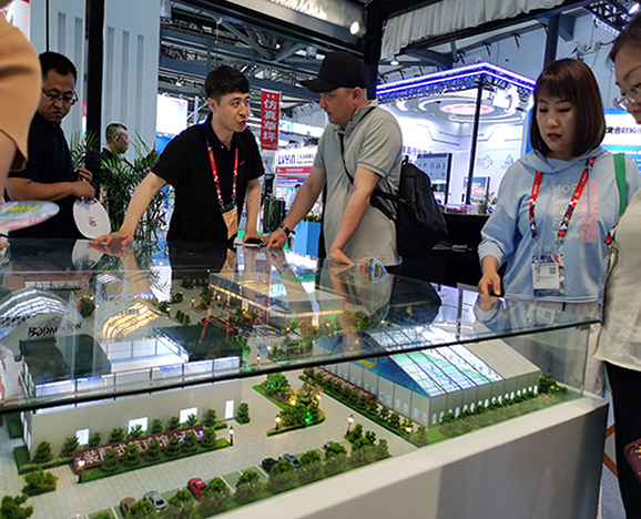 星空电竞app下载苹果版最新版亮相第42届中国国际体育用品博览会